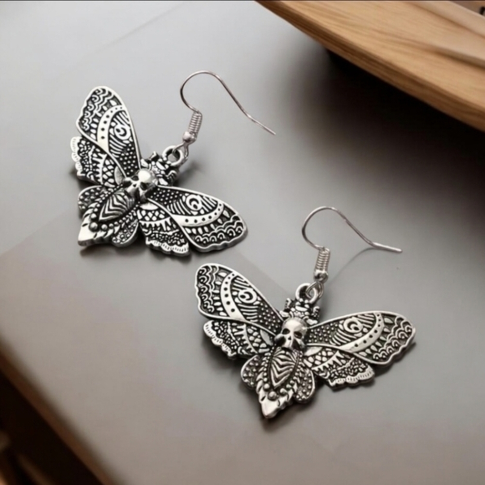 ✨️2 for $15✨️‎ NEW Gothic Skull Butterfly Moth Fashion Earrings
